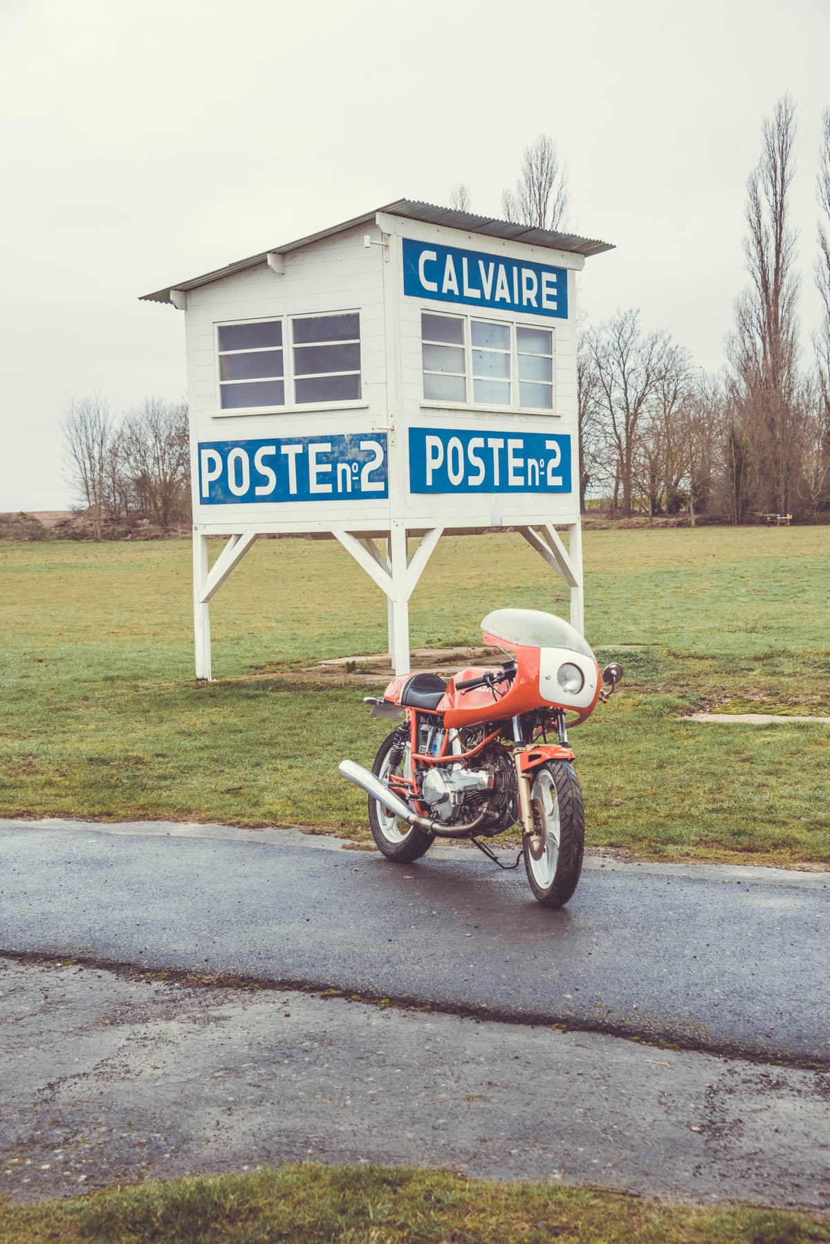 Circuit de Gueux : spot pour shooting façon vintage