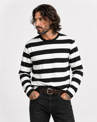 sweat-shirt custom prison noir et blanc – face – Garage Français